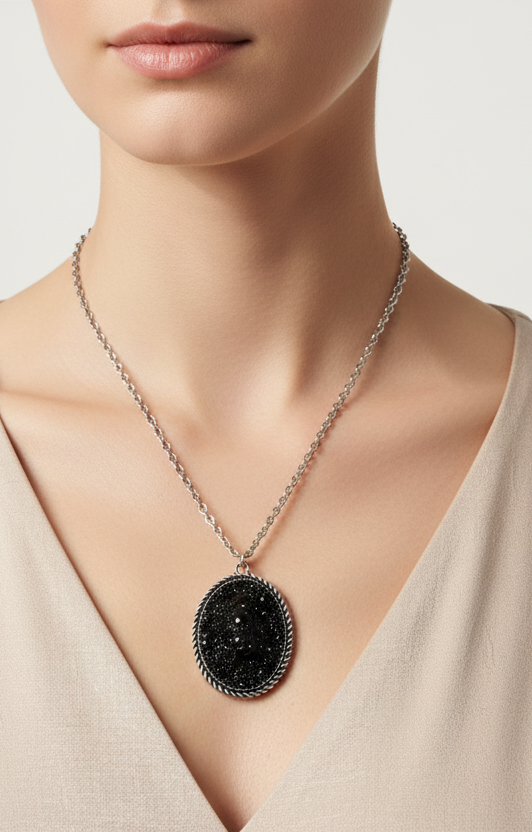 KUOLMi Oval Necklace