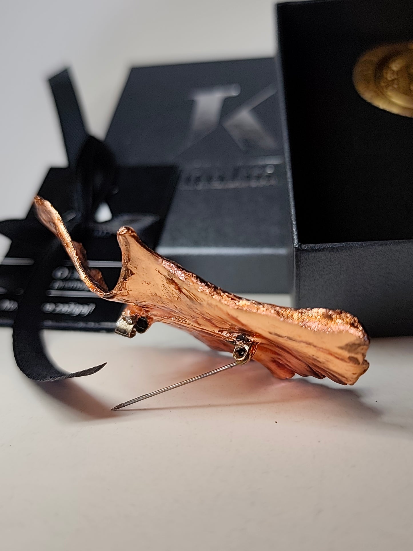 KUOLMi Pineapple brooch