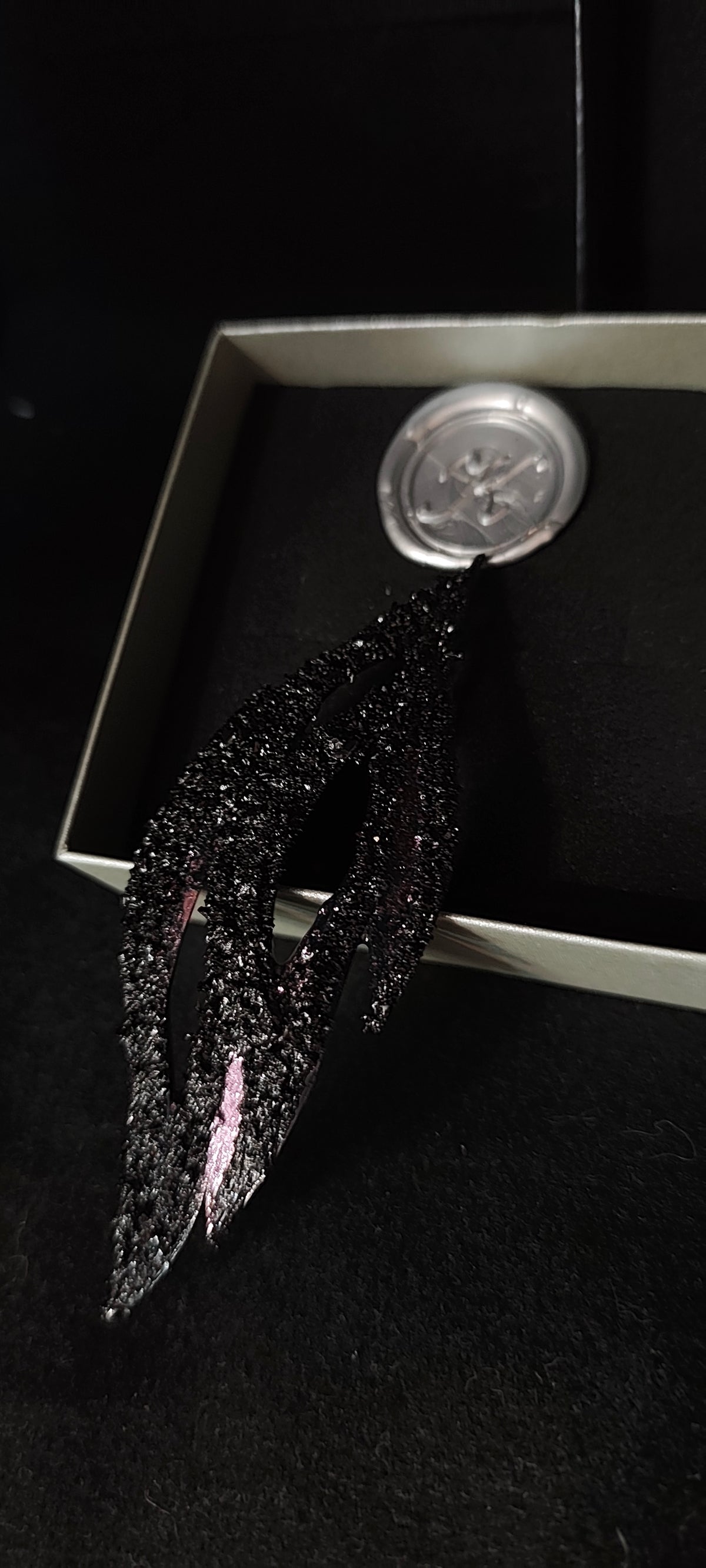 KUOLMi Feather Brooch