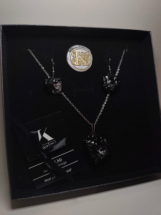 Complete KUOLMi with dangling earrings