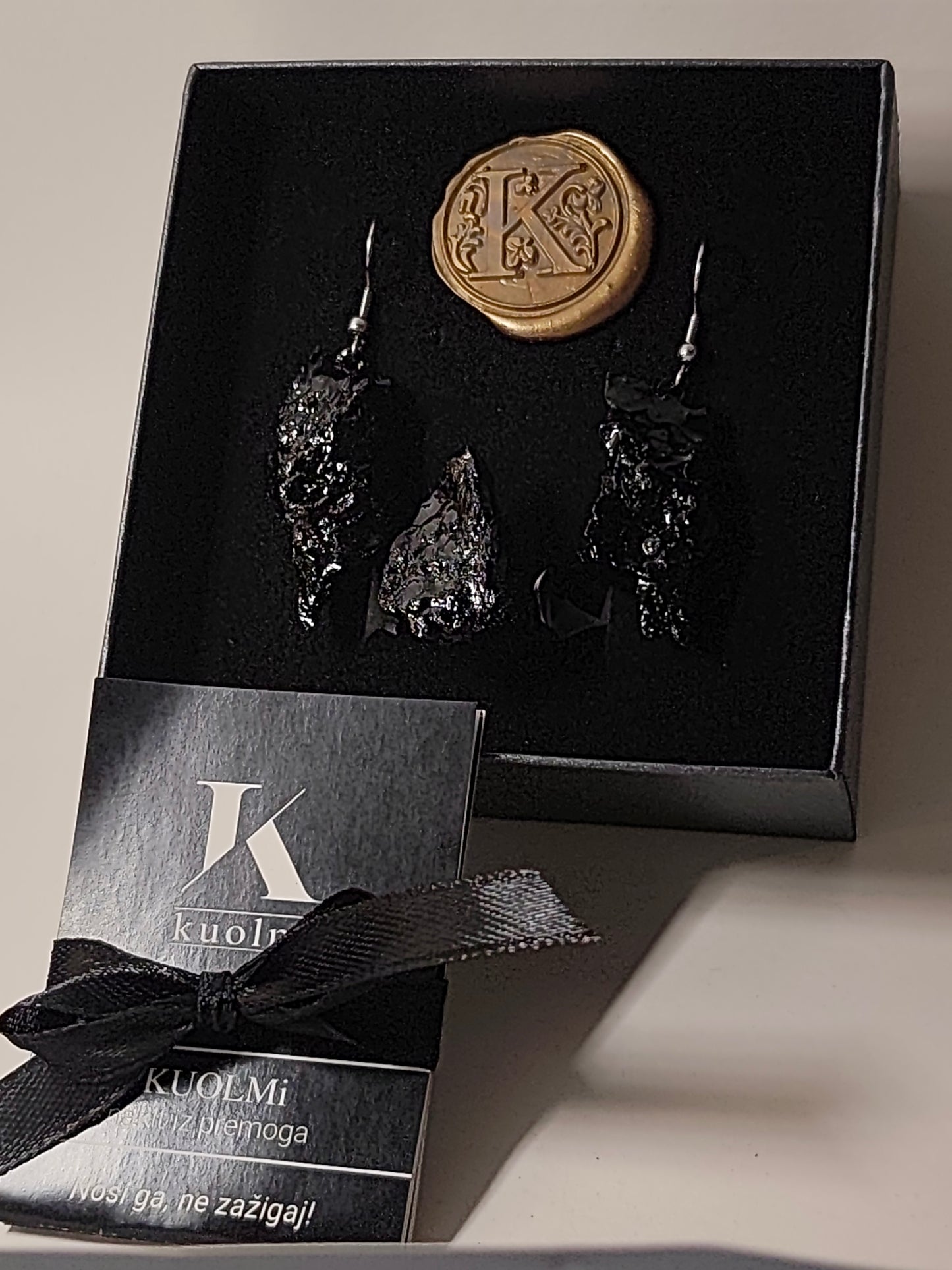 Komplet visečih uhanov in prstan