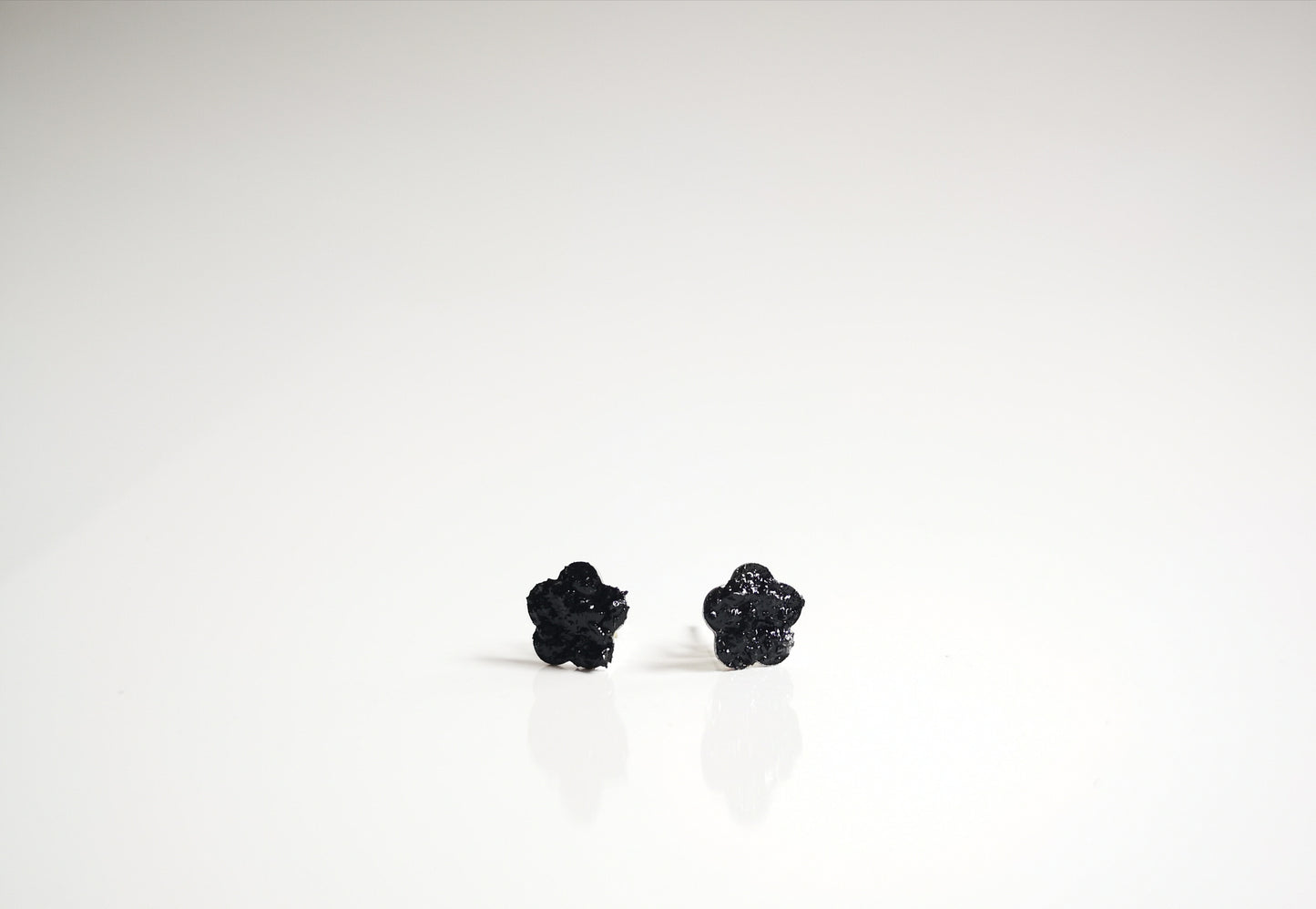 Simple and sweet small earrings Flower are perfect for spring days. Made of stainless Steel and coal. Perfect gift for girls and ladies. Handmade coal jewelry Marjeta Hribar. Kuolmi.com