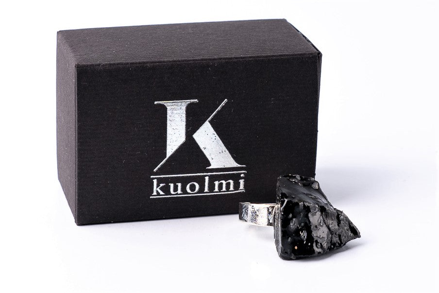 The KUOLMi handmade ring is a fantastic accessory that makes the look perfect. The 10 million-year-old stone will shine on your hand with all its brilliance. The ring is made of coal and stainless steel. It is adjustable in size. The image is symbolic because each piece is handmade, unrepeatable, and unique. The ring is packaged in gift packaging with an added description of the coal story.